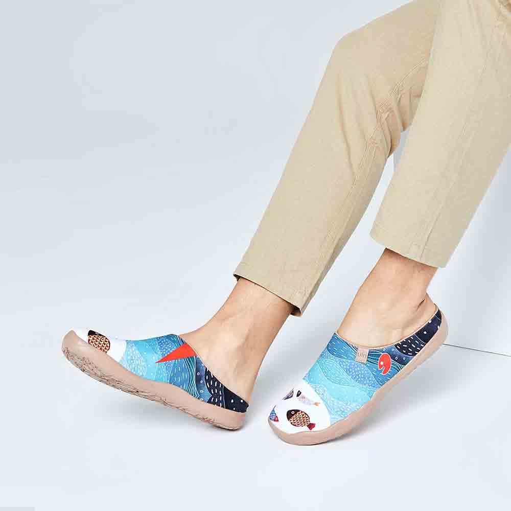 UIN Footwear Men Happy Fish Men Slipper Canvas loafers