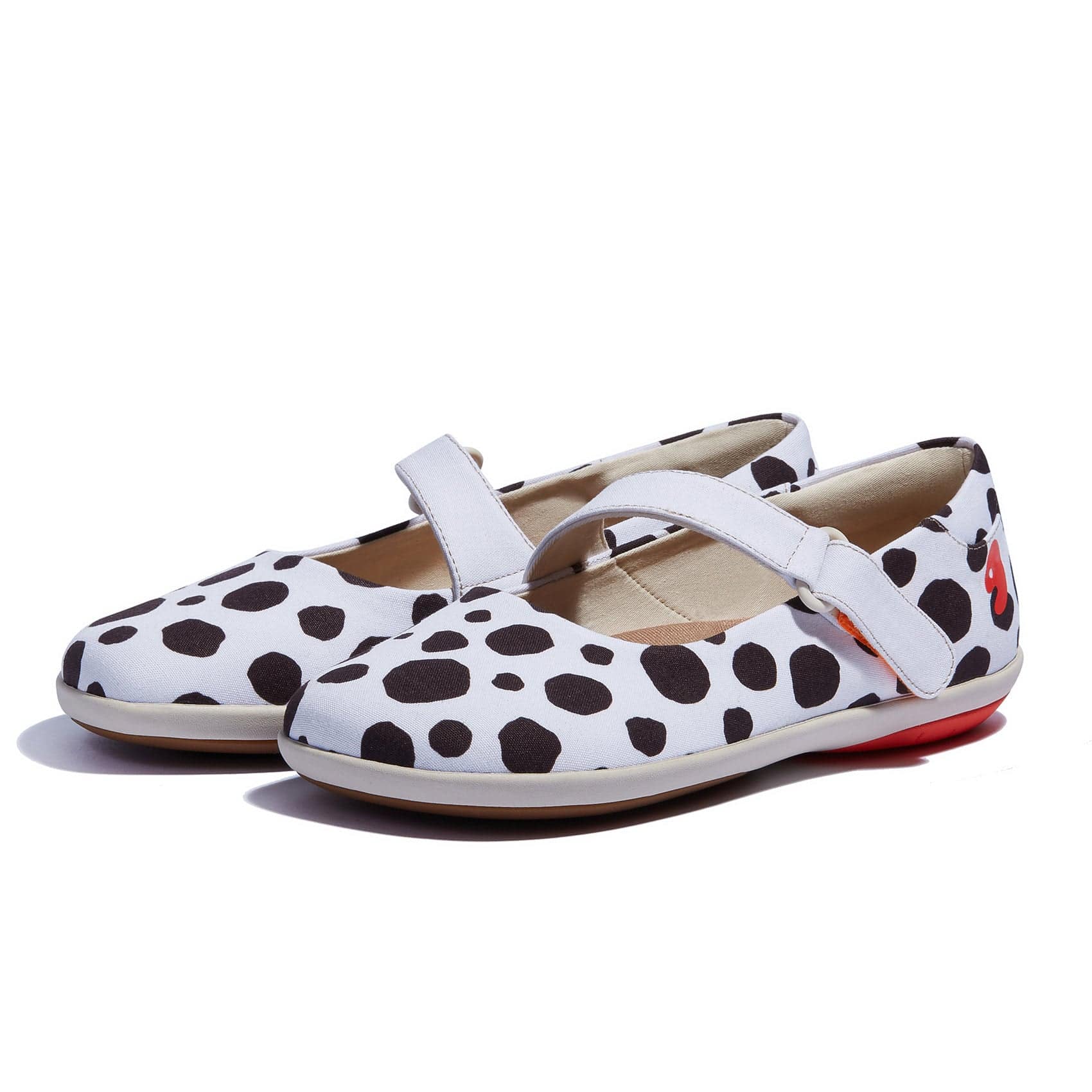 UIN Footwear Women Spotted Dog Illetes III Women Canvas loafers